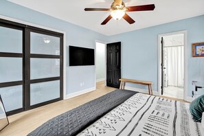 4 bedrooms, desk, iron/ironing board, travel cot