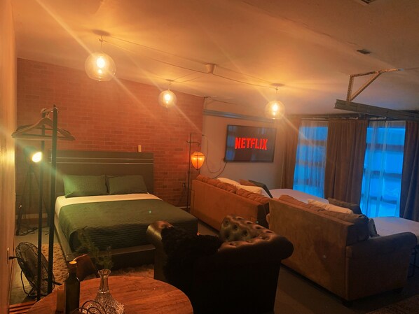 4 bedrooms, iron/ironing board, WiFi, bed sheets