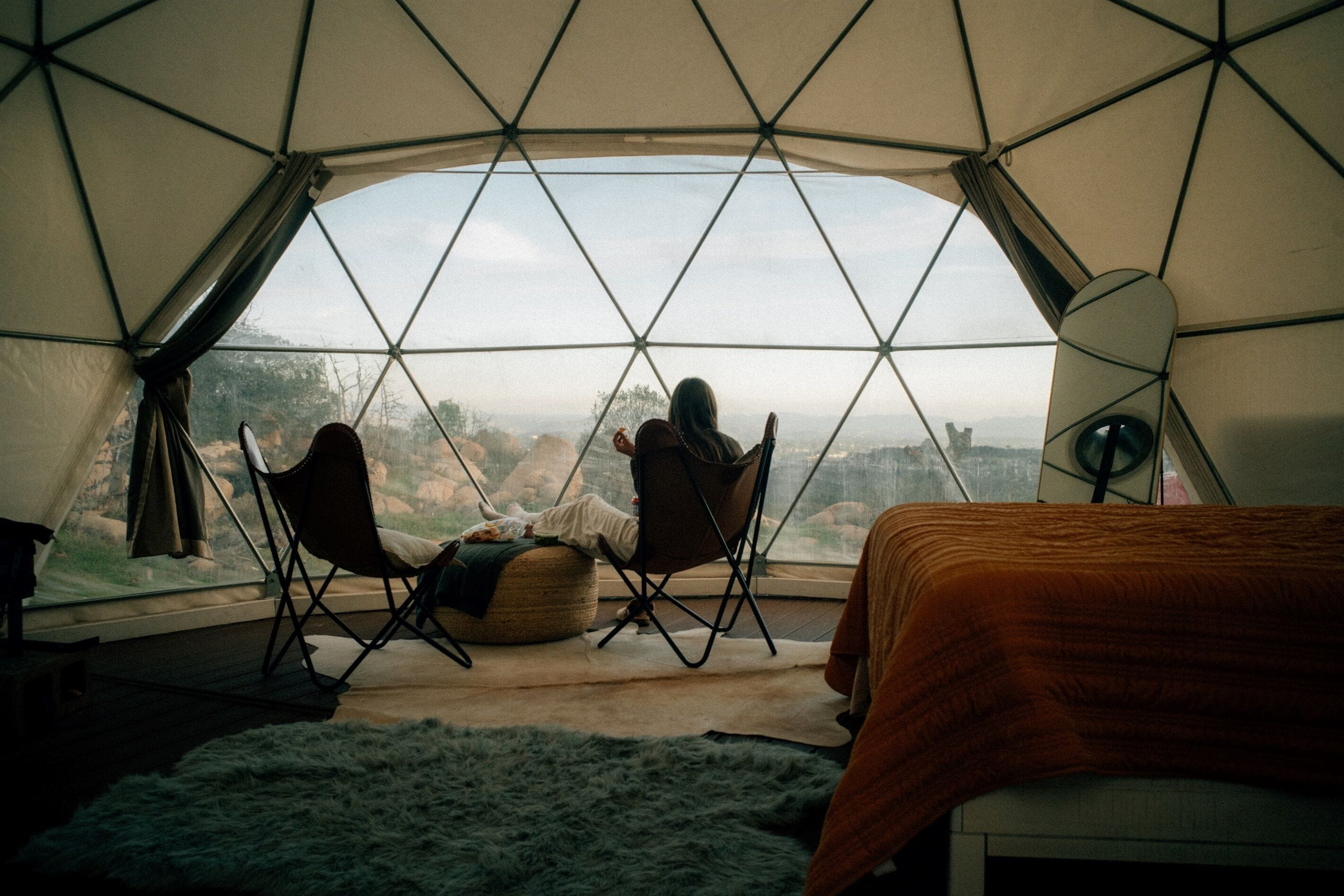 1 bedroom, travel crib, bed sheets