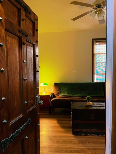 Charming 4-bedroom house with WiFi in trendy Ironbound, Newark