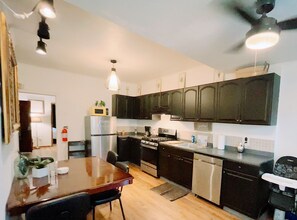 雪櫃、微波爐、焗爐、爐具