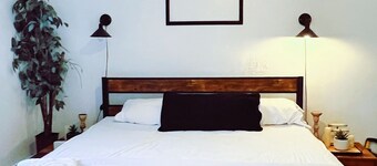 Charming 4-bedroom house with WiFi in trendy Ironbound, Newark