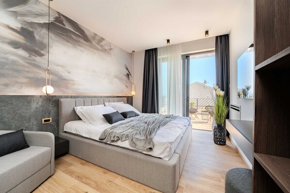 8 bedrooms, iron/ironing board, free WiFi, bed sheets