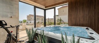 Villa Sorella - perfect for large groups by MyWaycation