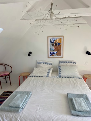 2 bedrooms, WiFi, bed sheets - Ravissante Maison typique de pêcheur à 800 m des plages et du port de pêche  (Plobannalec-Lesconil)