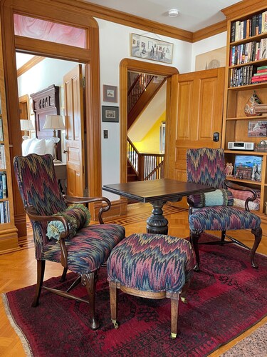 Queen's View B&B- Maggie's Suite, Lake views, Sauna, Pool, Gardens, Bayfield, WI