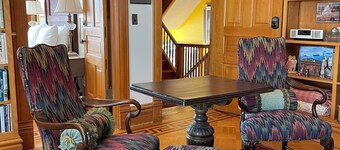 Queen's View B&B- Maggie's Suite, Lake views, Sauna, Pool, Gardens, Bayfield, WI