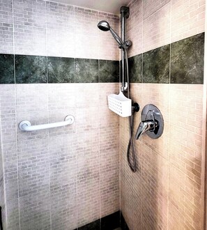 Shower, hair dryer, bidet, towels - Aunt Elena's (Roma)