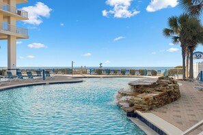 Een binnenzwembad, een verwarmd zwembad