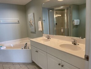 Jetted tub, towels