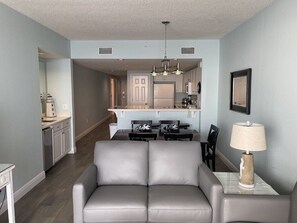 Smart TV - Majestic Beach Tower 2, Oceanfront, Pools, Hot Tub! (Panama City Beach)