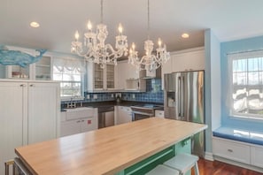House, Multiple Beds (Key Lime Villa) | Private kitchen | Oven, toaster