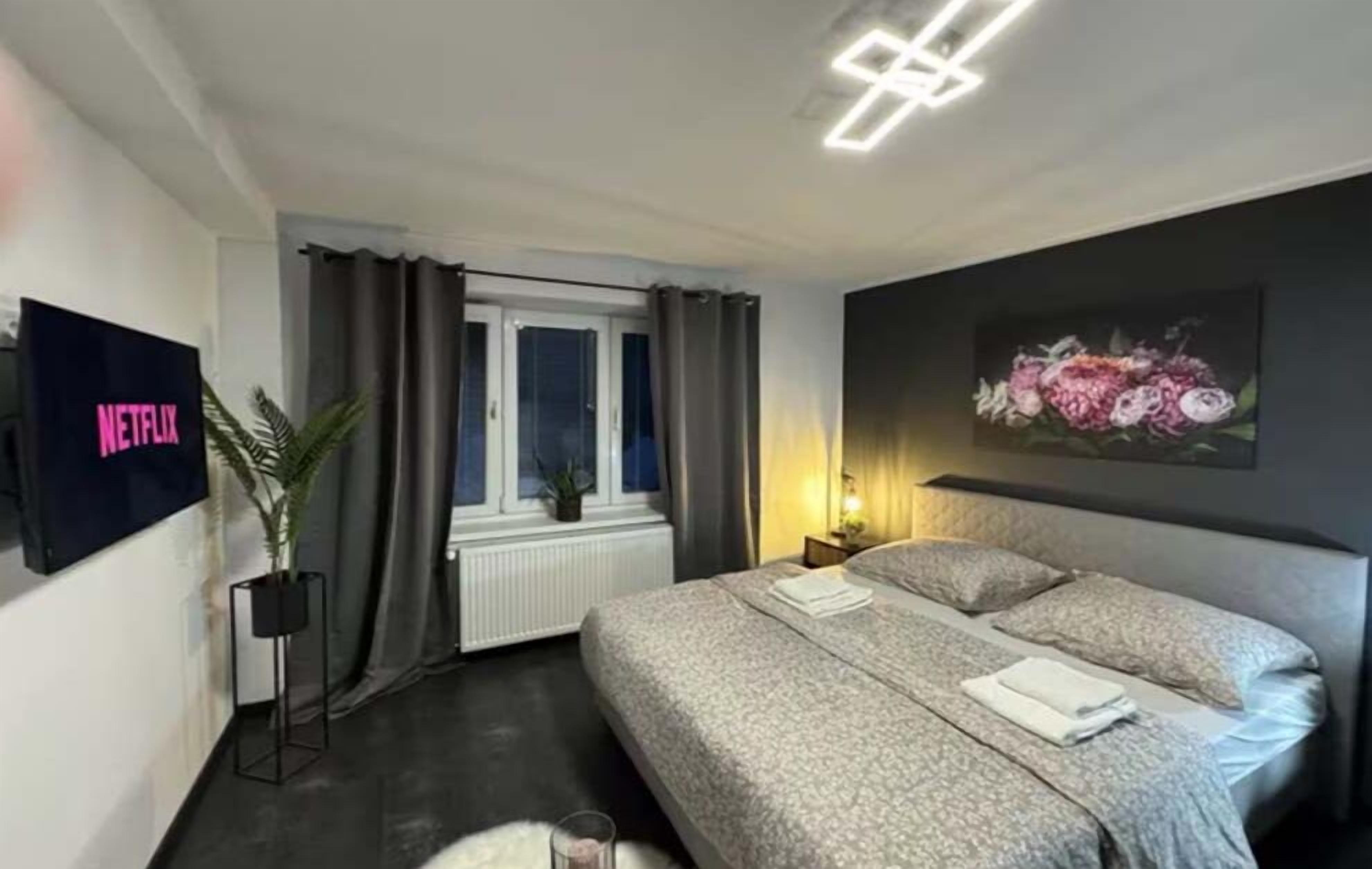 2 多间卧室、熨斗/熨衣板、WiFi、床单