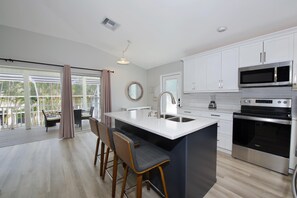 House, Multiple Beds (Hidden Treasure) | Private kitchen | Oven, toaster