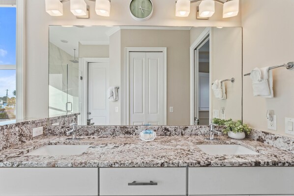 House, Multiple Beds (Sandy Getaway)