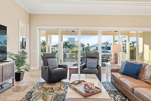 House, Multiple Beds (Sandy Getaway)