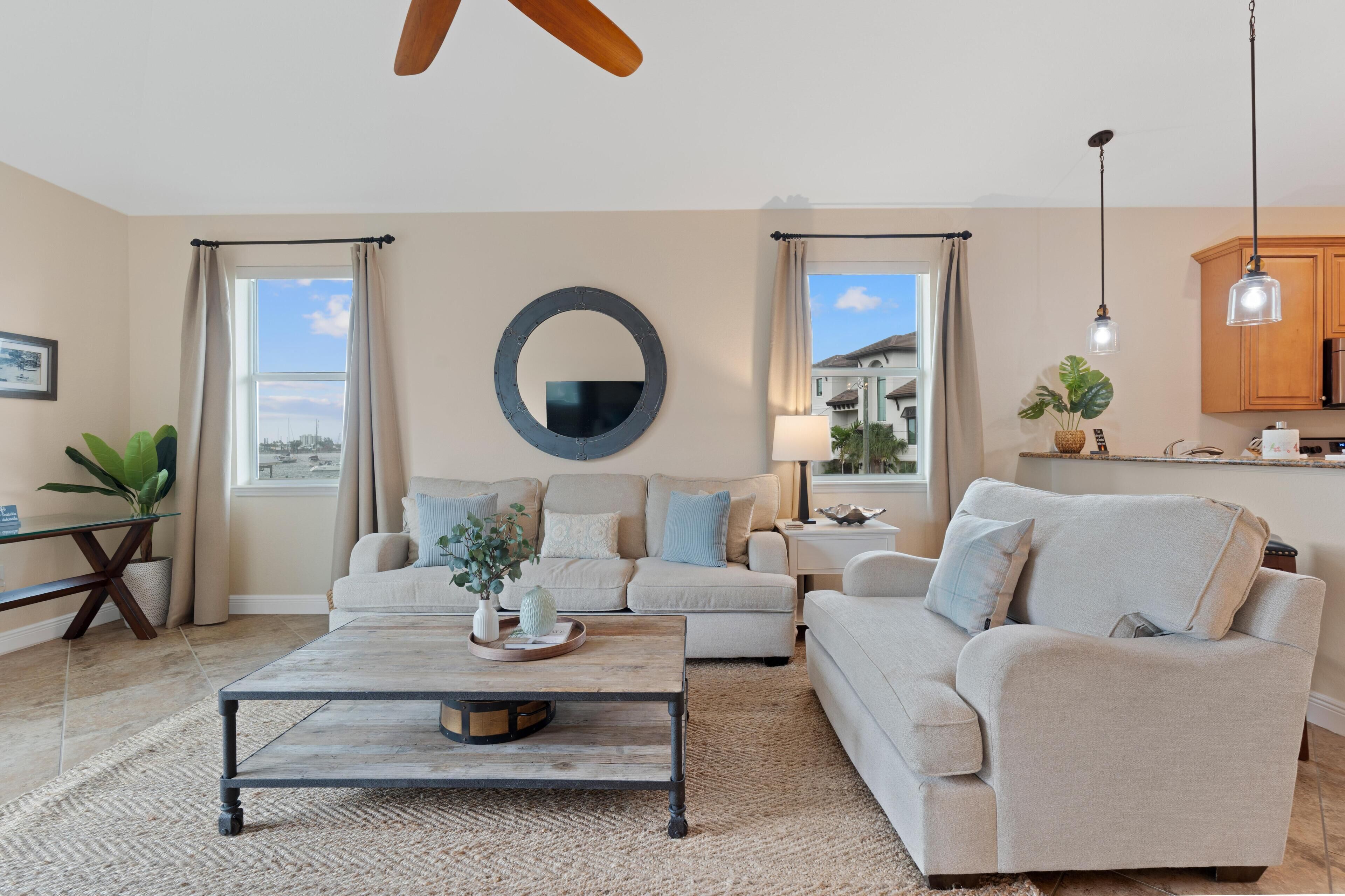 House, Multiple Beds (Sea La Vie) | Living area