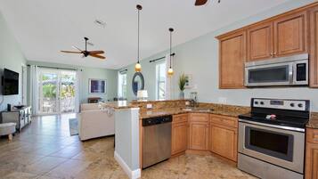 House, Multiple Beds (Sea La Vie) | Private kitchen | Toaster