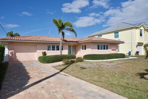 Exterior - Sandy Breeze (Fort Myers Beach)