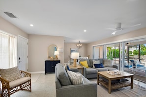House, Multiple Beds (Sandy Breeze) | Living area