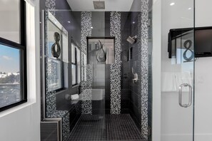 House, Multiple Beds (Black Pearl) | Bathroom - Black Pearl (Fort Myers Beach)