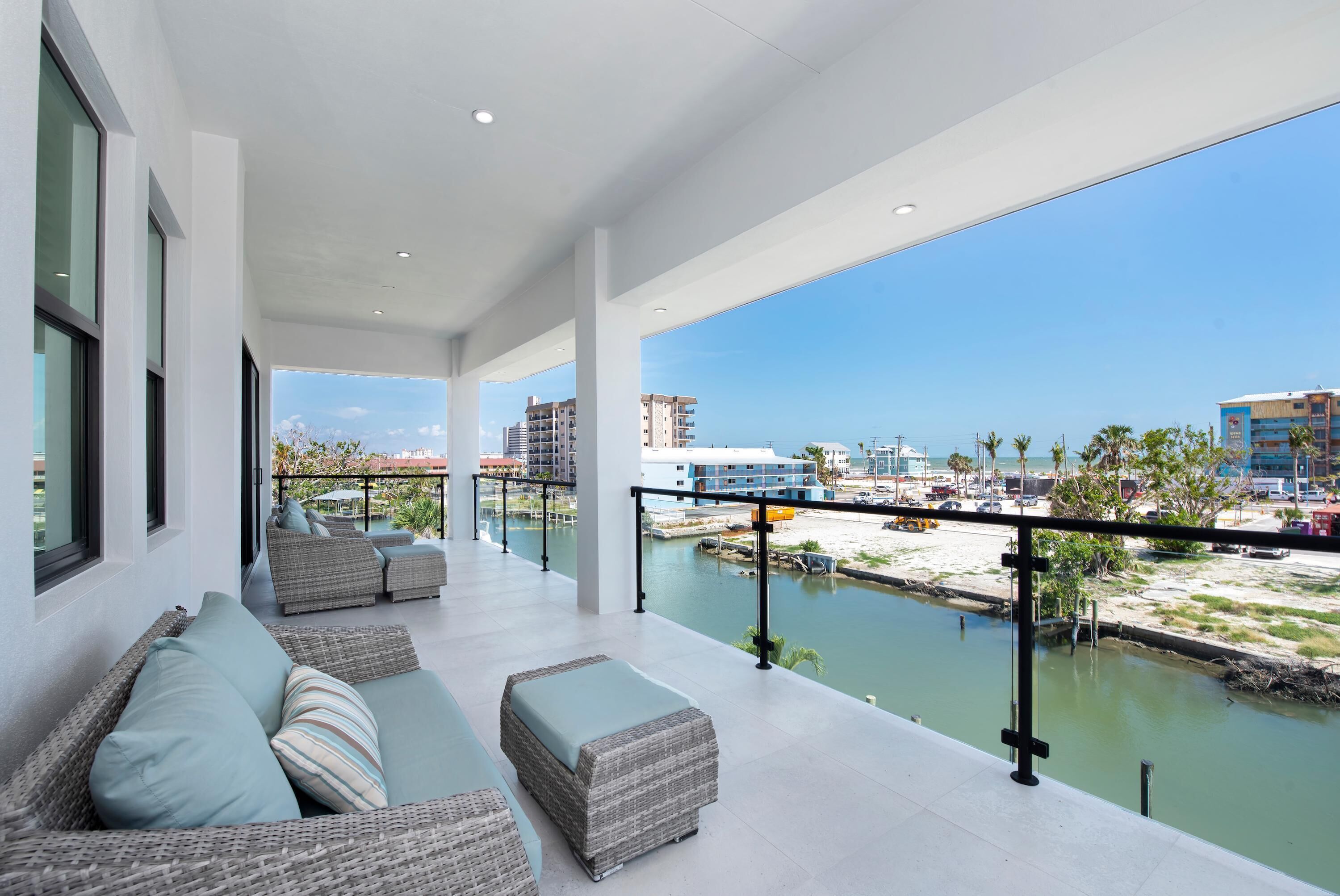 House, Multiple Beds (Black Pearl) | Terrace/patio