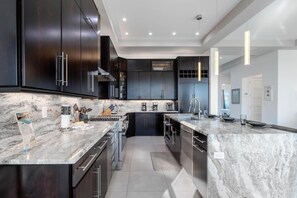 独立别墅, 多张床 (Black Pearl) | 私人厨房 | 烤箱、烤面包机