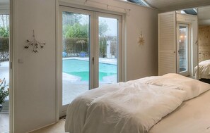 4 bedrooms, iron/ironing board, travel cot, free WiFi