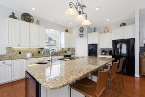 House, Multiple Beds (Dock Holiday) | Private kitchen