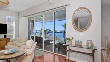 House, Multiple Beds (Dock Holiday) | Living area