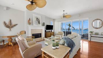 House, Multiple Beds (Dock Holiday) | Living area