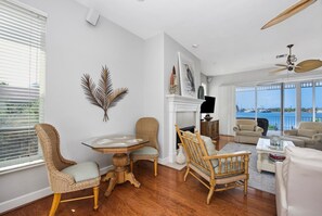 House, Multiple Beds (Dock Holiday) | Living area