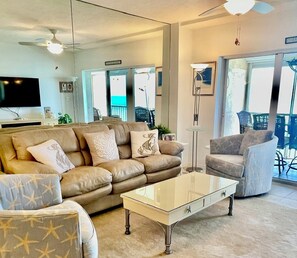 Living area - 2-BR condo with stunning Gulf of Mexico views in Marco Island /MONTHLY ONLY (Marco Island)