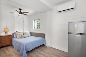 House, Multiple Beds (The Lazy Place)