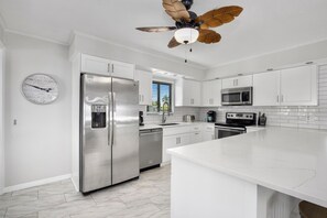 House, Multiple Beds (The Lazy Place) | Private kitchen