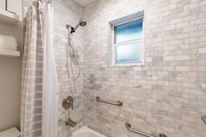 House, Multiple Beds (Happy Daze) | Bathroom - Happy Daze (Fort Myers Beach)