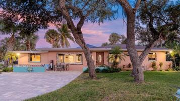 House, Multiple Beds (Happy Daze) | Exterior