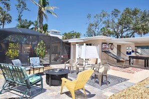 House, Multiple Beds (Happy Daze) | Terrace/patio