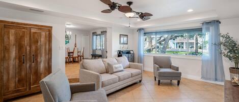 Casa, letti multipli (Happy Daze) | Interni