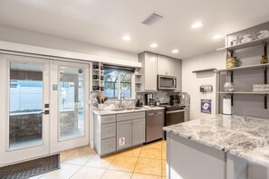 House, Multiple Beds (Happy Daze) | Private kitchen | Oven, toaster