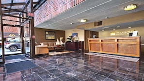 Lobby - Wyndham Inn on the Harbor 1-Bedroom Suite – Coastal Charm in Newport, RI (Newport)