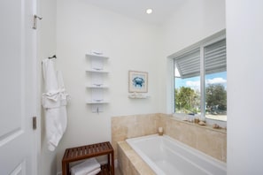 House, 1 King Bed with Sofa bed (Bluewaters Vista) | Bathroom