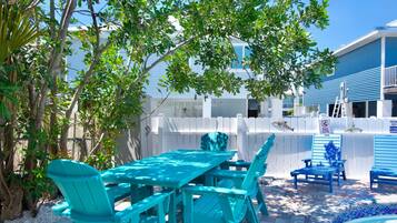House, 1 Queen Bed with Sofa bed (MT Beach Nik #2) | Outdoor dining