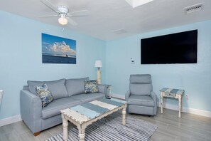 House, 1 Queen Bed with Sofa bed (MT Beach Nik #2) | Living area - MT Beach Nik #2 (Fort Myers Beach)