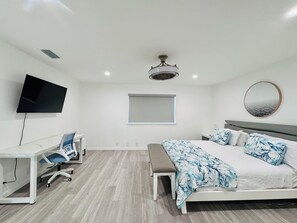2 bedrooms, iron/ironing board, WiFi, bed sheets - Ultimate coastal retreat! (Panama City)