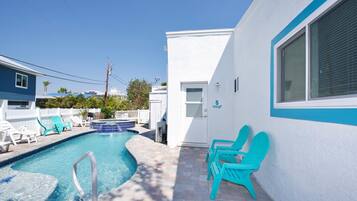 Nhà, 1 giường cỡ queen và sofa giường (MT Wind Swept #5) | Hồ bơi