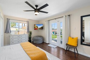 4 Schlafzimmer, Schreibtisch, Bügeleisen/Bügelbrett, Reisekinderbett