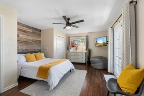 4 soveværelser, skrivebord, strygejern/strygebræt, weekendseng