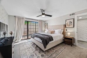 2 bedrooms, desk, iron/ironing board, WiFi