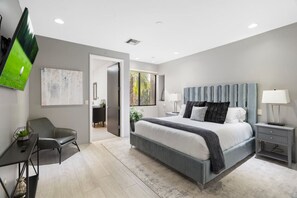 7 quartos, escrivaninha, ferros/tábuas de passar roupa